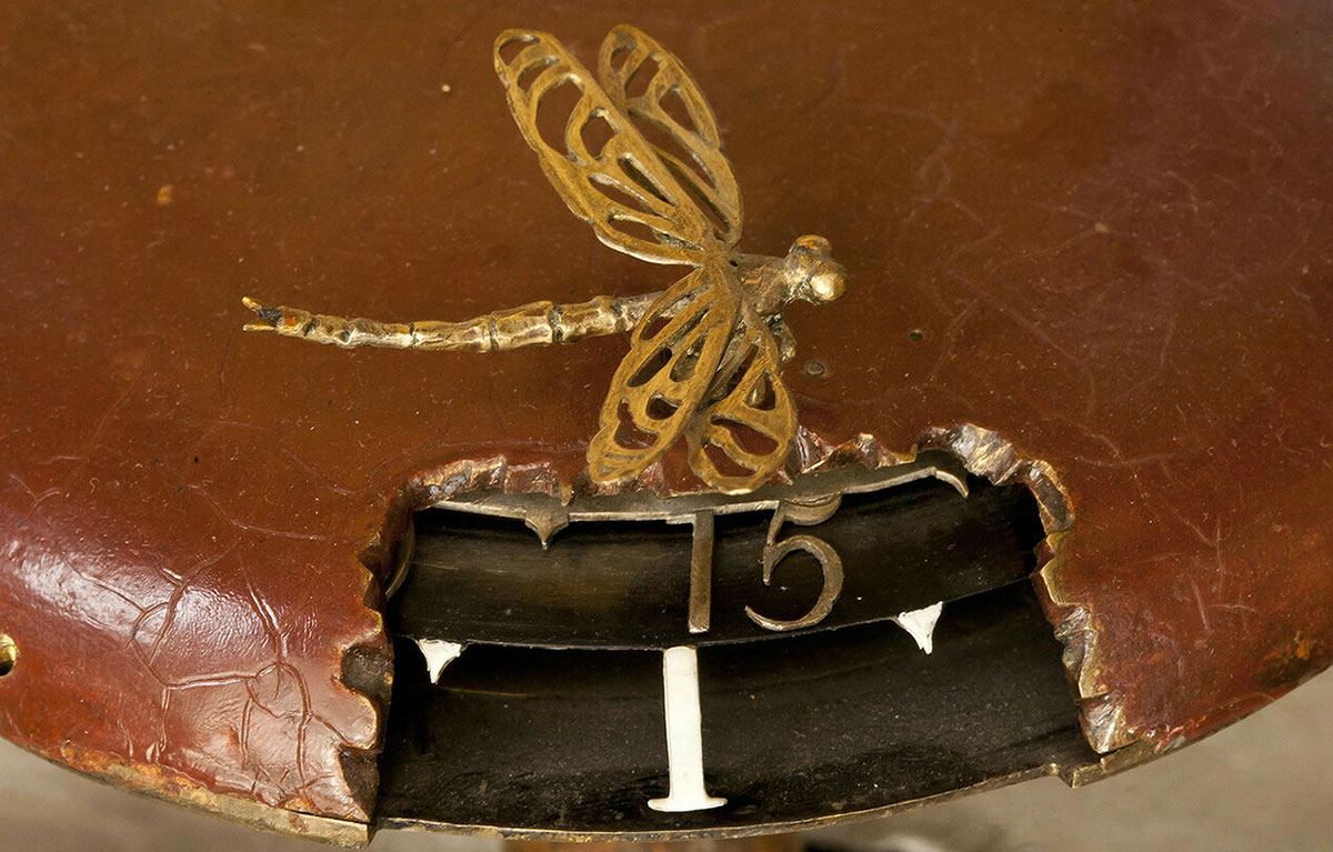 Шляпка гриба с циферблатом часов "Павлин" в Эрмитаже