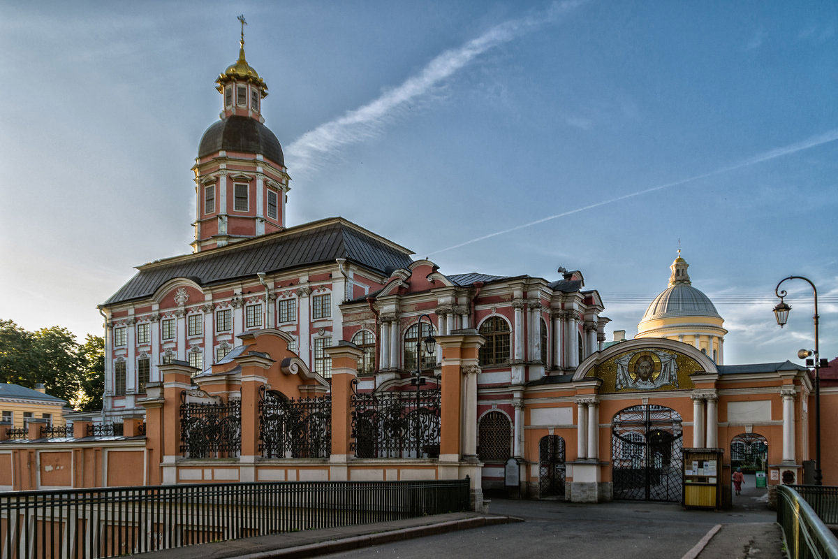 Благовещенская церковь Александро-Невской лавры в Санкт-Петербурге