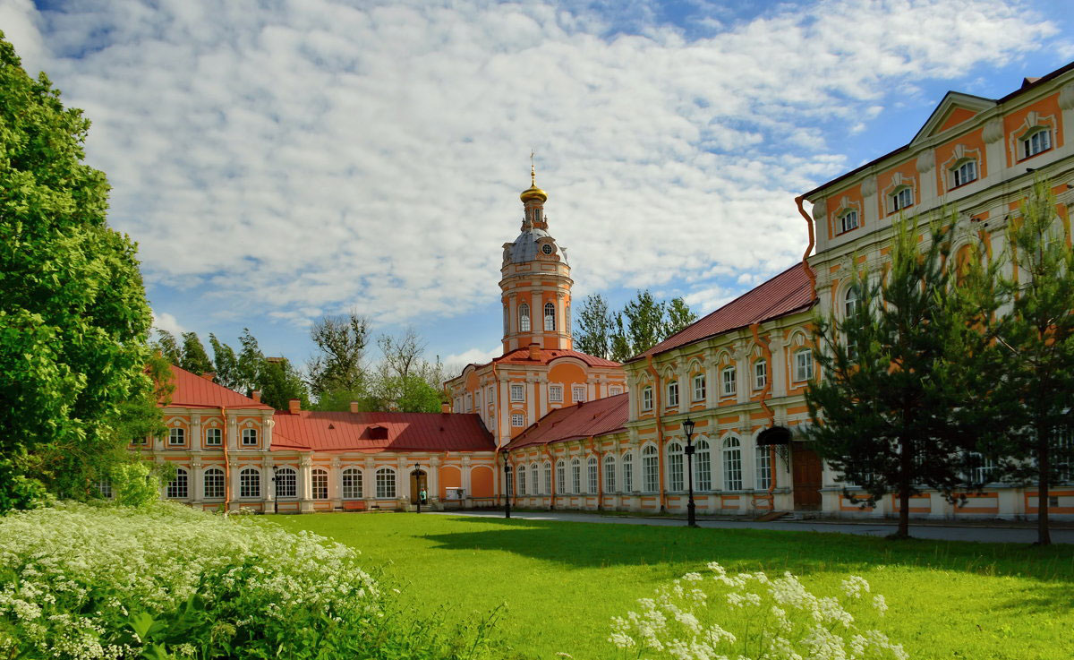 Феодоровская церковь Александро-Невской лавры в Санкт-Петербурге