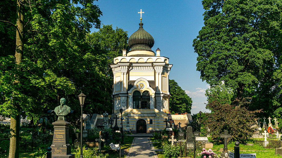 Никольская церковь Александро-Невской лавры в Санкт-Петербурге