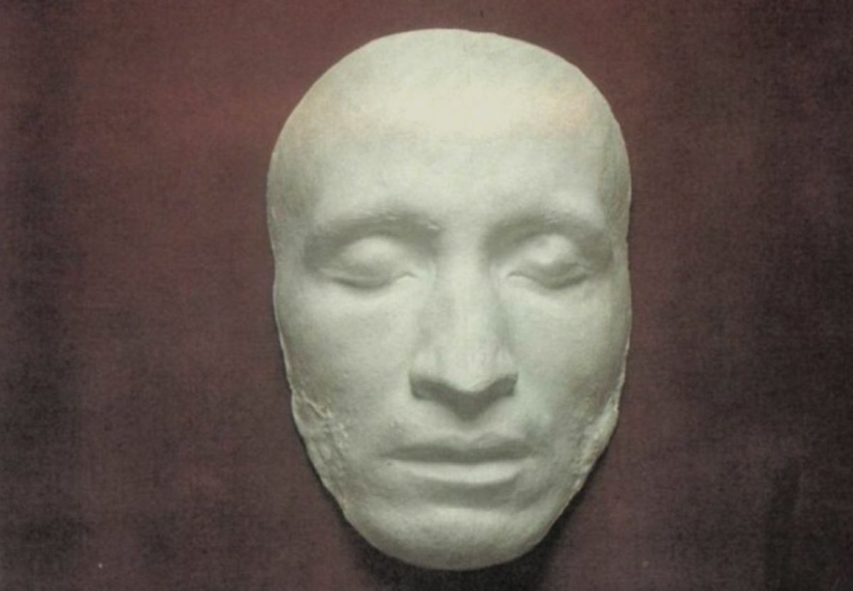 Посмертная маска Пушкина в музей-квартире на Мойке в Санкт-Петербурге