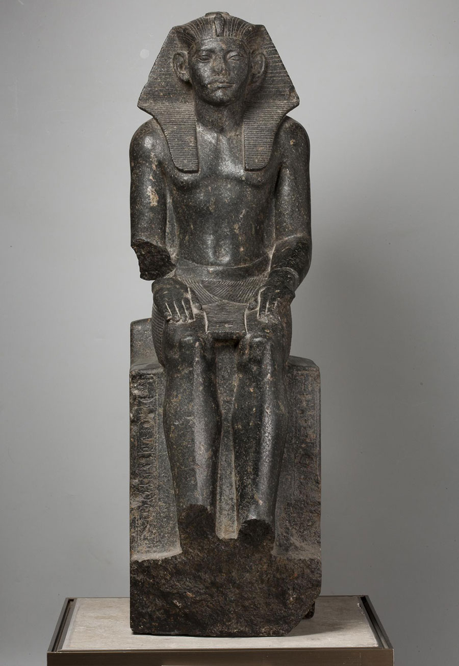 Статуя Аменемхета III в Египетском зале Эрмитажа, вторая половина XIX в. до н. э.