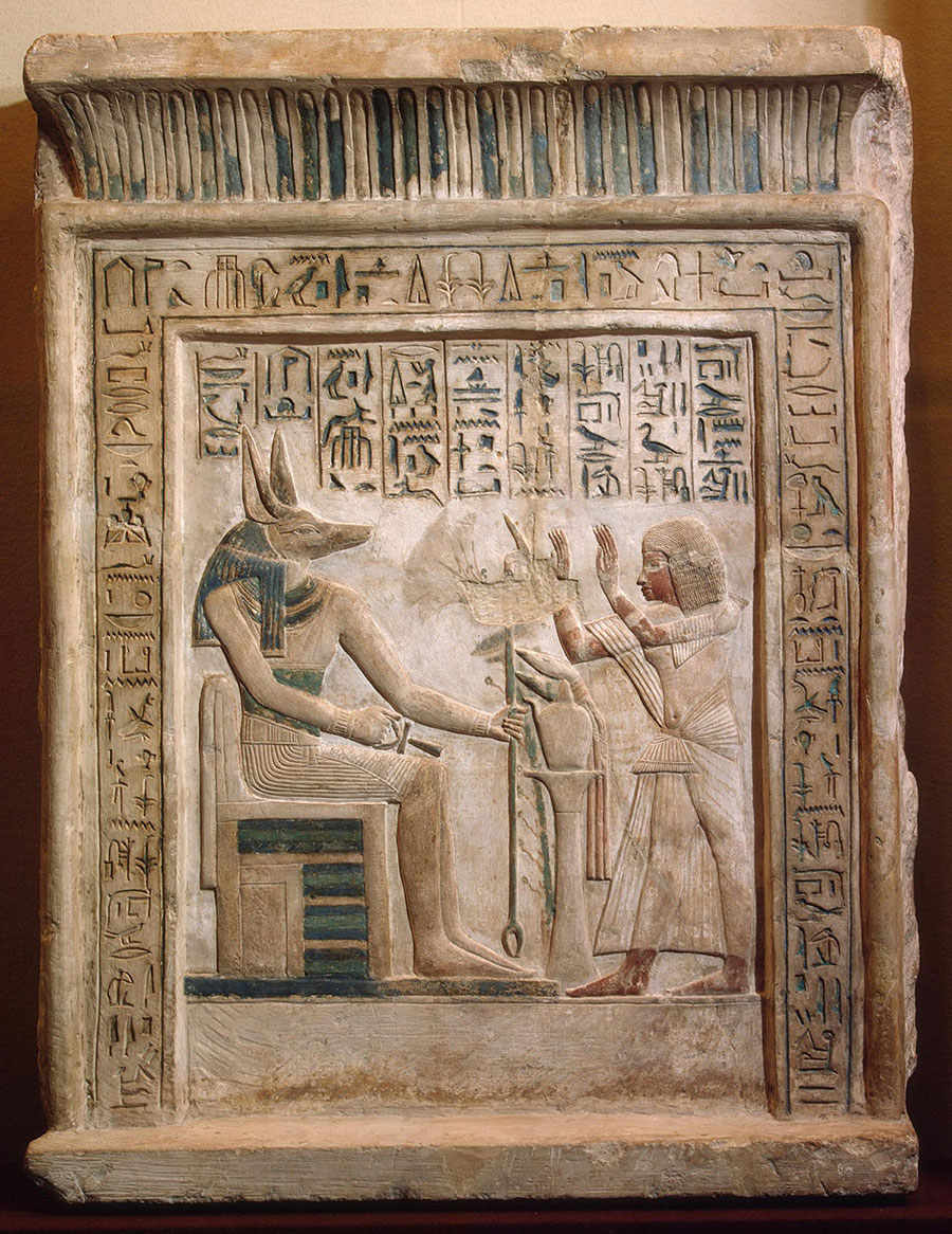 Стела Ипи в зале Древнего Египта Эрмитажа, Саккара, третья четверть XIV в. до н. э., известняк