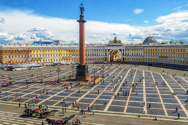 Дворцовая площадь в Санкт-Петербурге