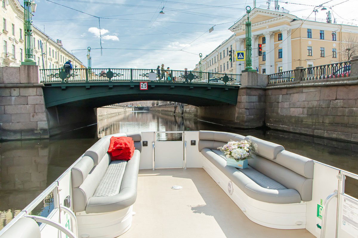 Прокат катера в Санкт-Петербурге