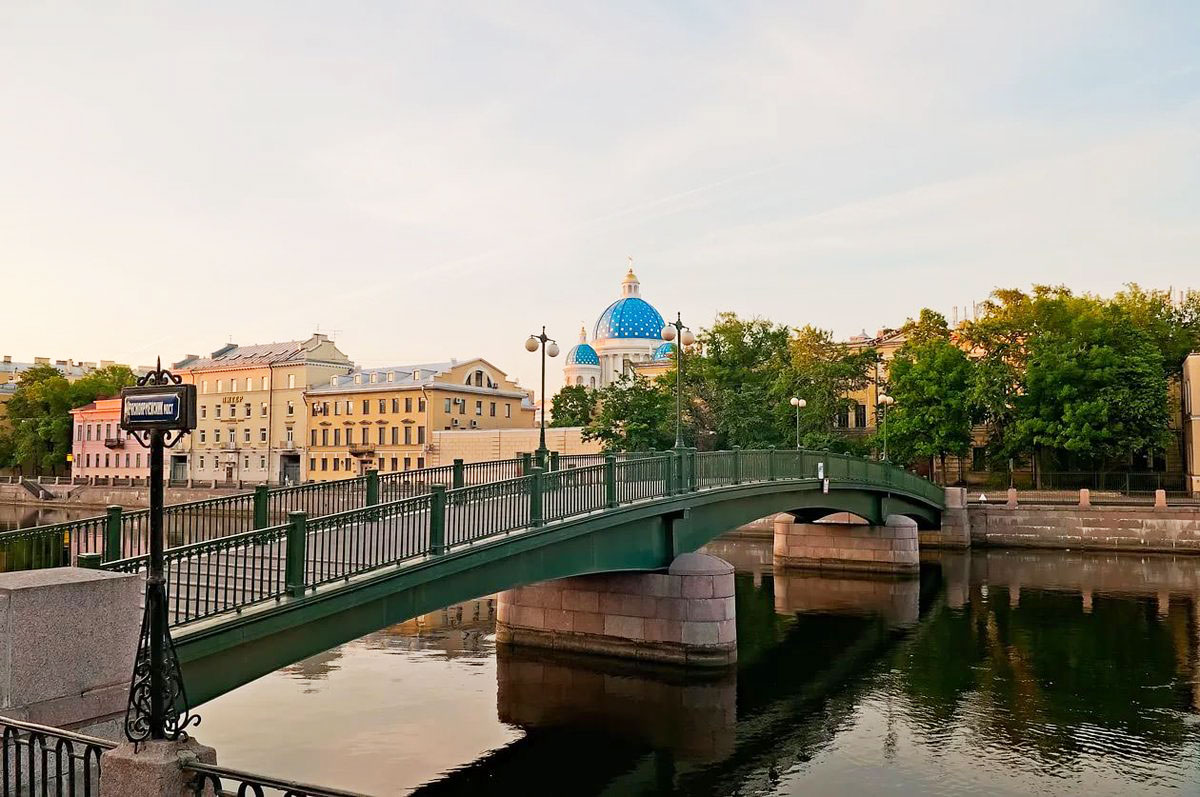 Красноармейский мост через реку Фонтанку в Санкт-Петербурге