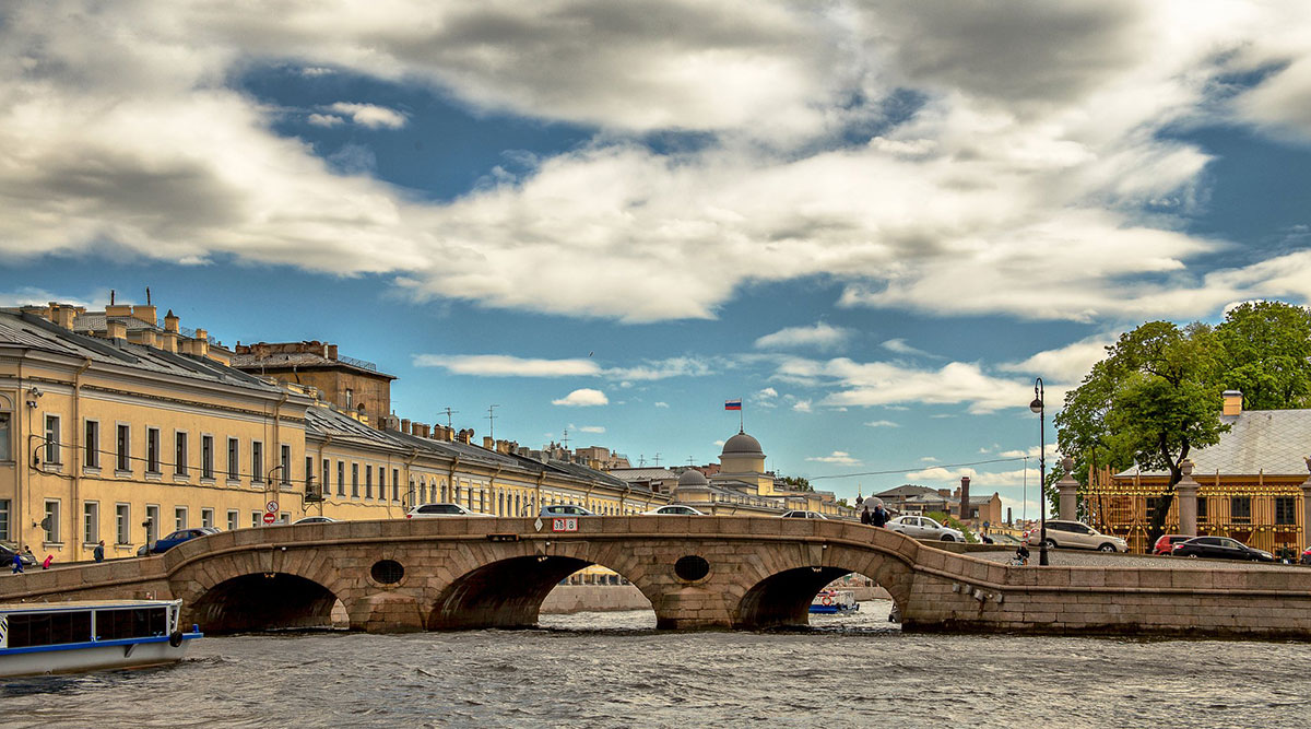 Прачечный мост через реку Фонтанку в Санкт-Петербурге