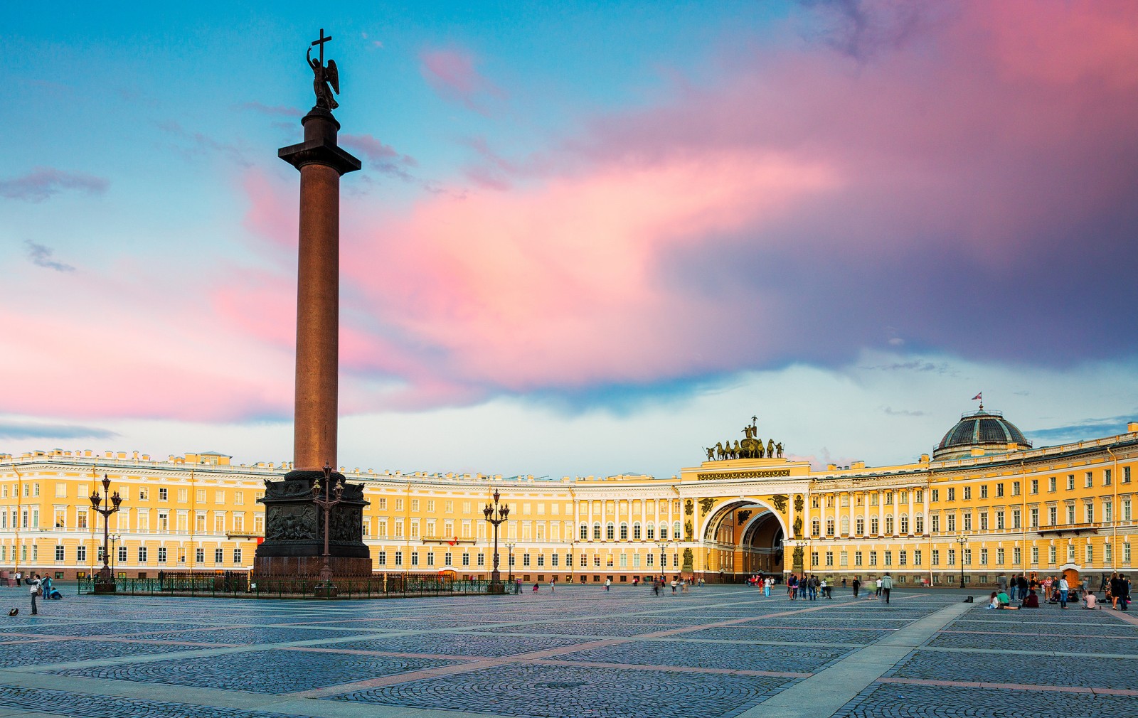 Дворцовая площадь в Санкт-Петербурге