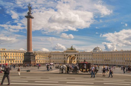 Дворцовая площадь в Санкт-Петербурге