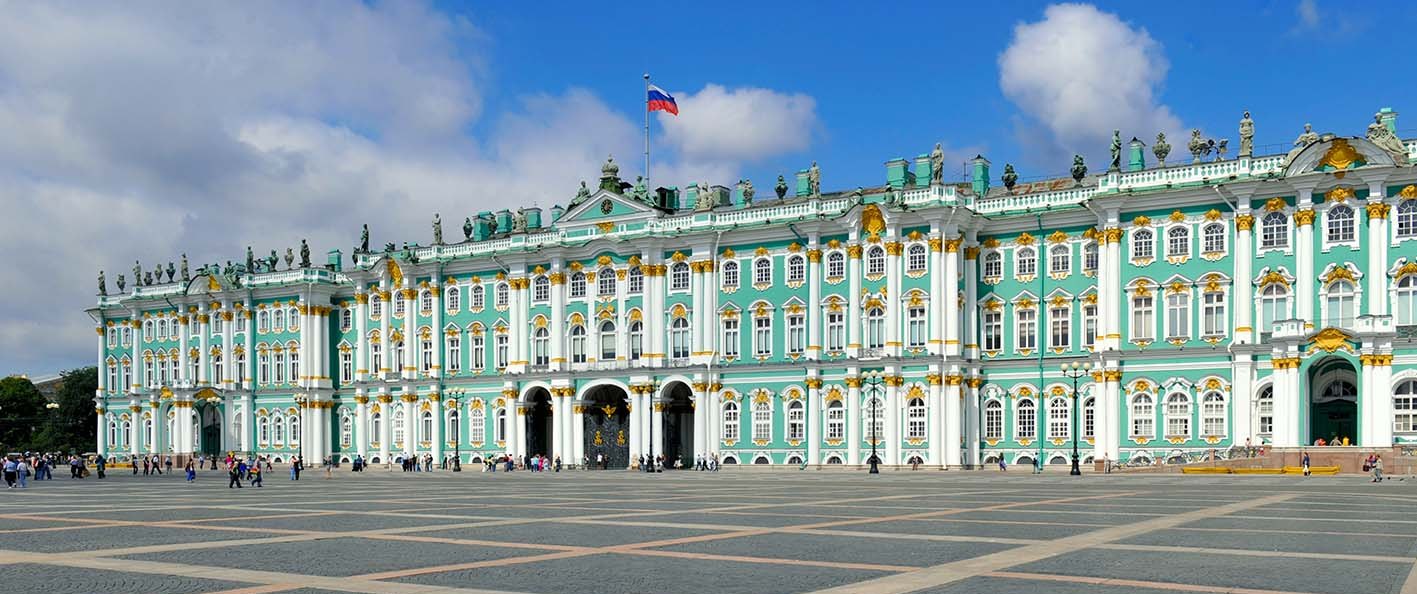 Зимний дворец Дворцовой площади в Санкт-Петербурге