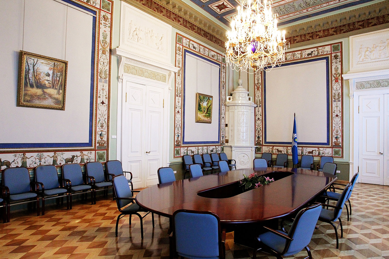 Гостиная и диванная Александра I в Таврическом дворце в Санкт-Петербурге 