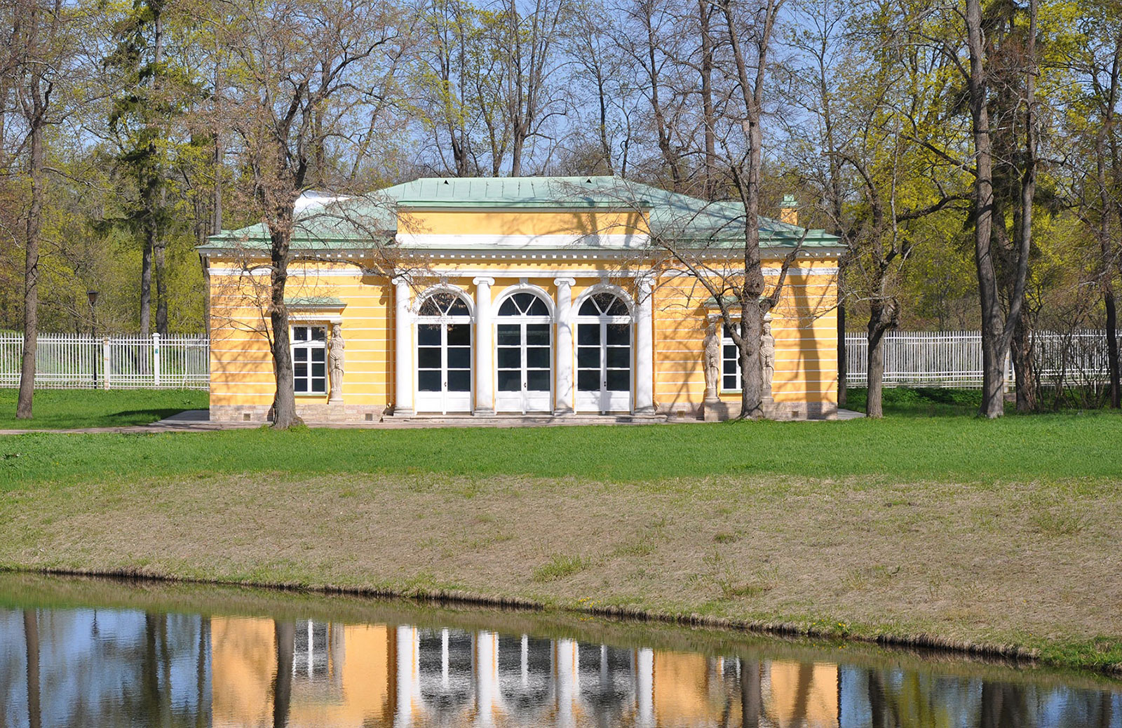 Павильон «Вечерний зал» в Екатерининском парке в Пушкине