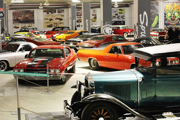 Музей ретроавтомобилей Retro Car Show в ТЦ «Питерланд»