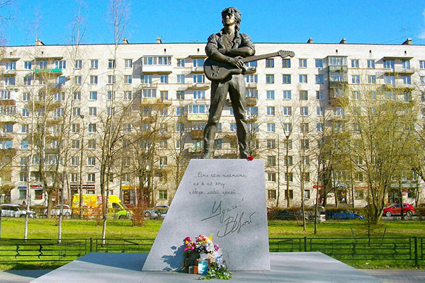 Памятник Виктору Цою в Санкт-Петербурге 