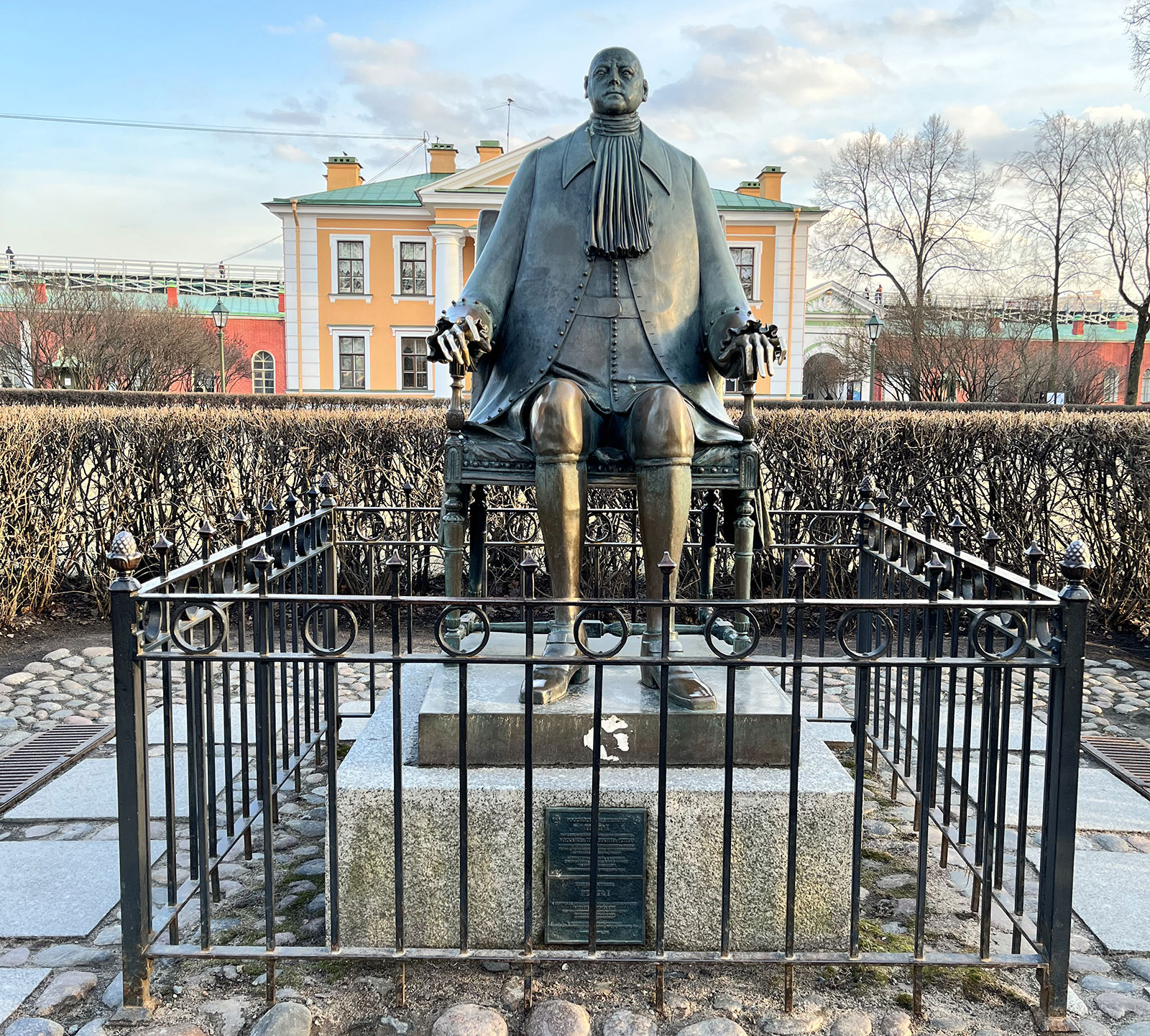 Памятник Петру I в Петропавловской крепости