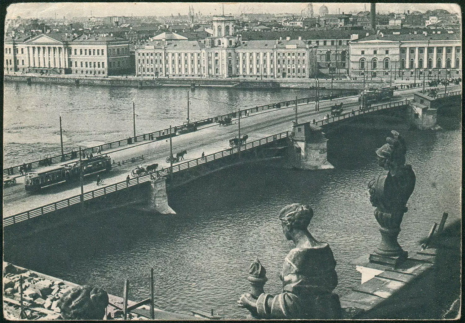 Вид на Дворцовый мост и Университетскую набережную, 1924-1941 год, фото В.В. Преснякова