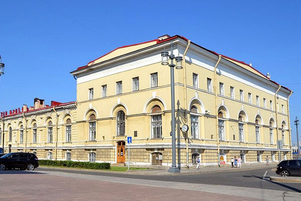 Северный пакгауз Биржи в Санкт-Петербурге