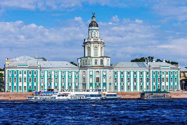 Здание Кунсткамеры в Санкт-Петербурге