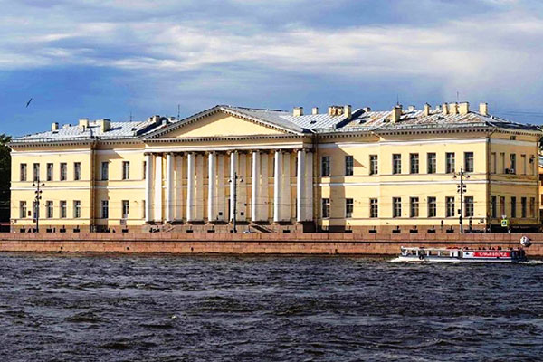 Здание Академии наук в Санкт-Петербурге