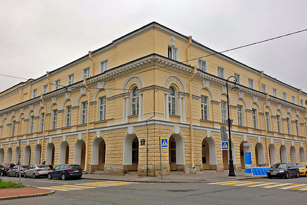 Новобиржевой Гостиный двор в Санкт-Петербурге