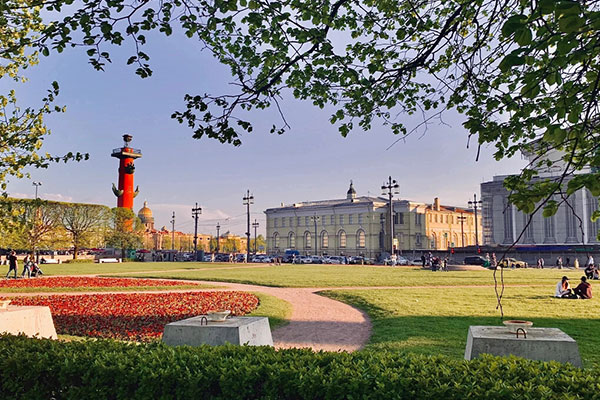Биржевая площадь и сквер в Санкт-Петербурге