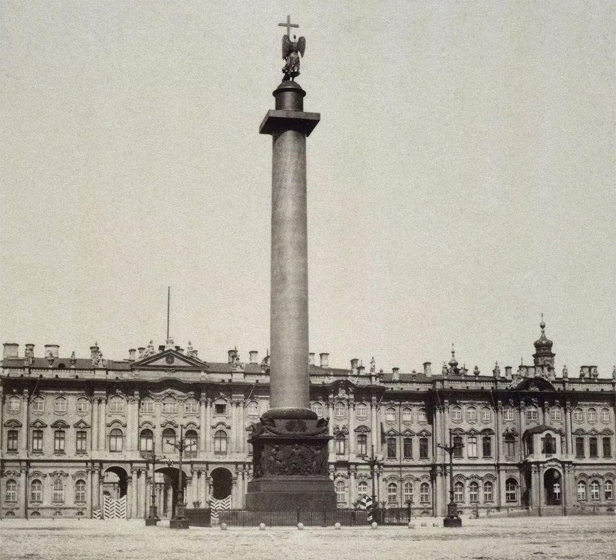 Александровская колонна и Зимний дворец,1860-1869 год