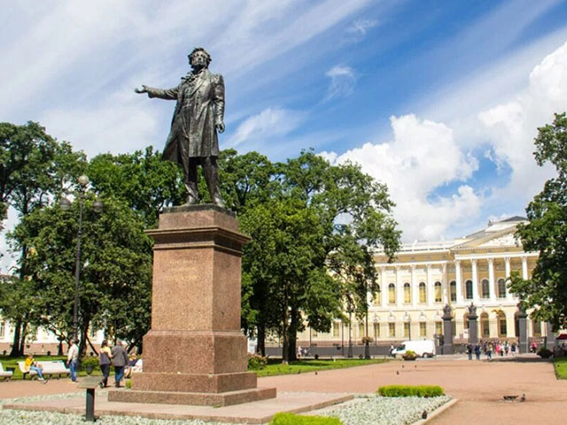 Площадь искусств
