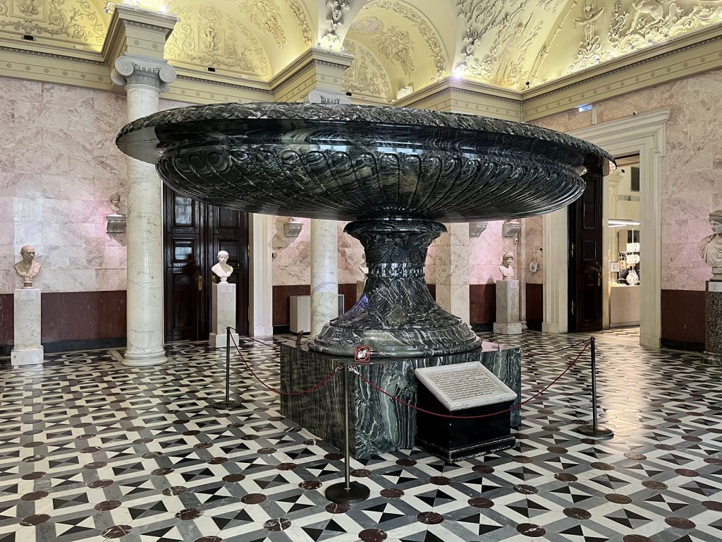 Большая Колыванская ваза