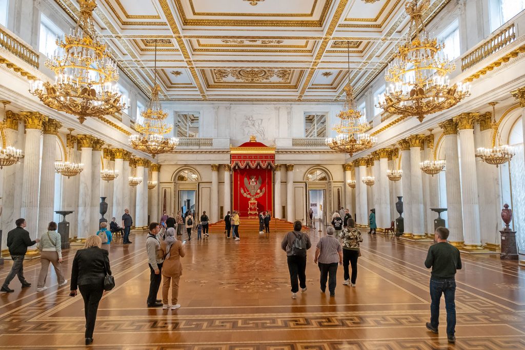 Зал Зимнего дворца в Санкт-Петербурге