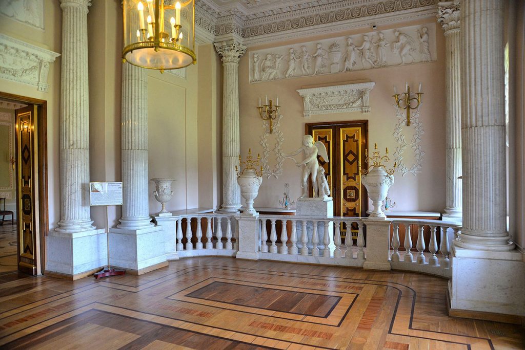 Мраморная столовая Гатчинского дворца