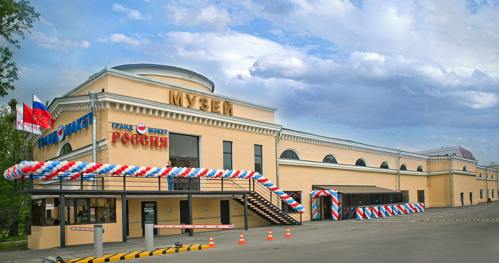 Здание музея «Гранд Макет Россия» в Санкт-Петербурге