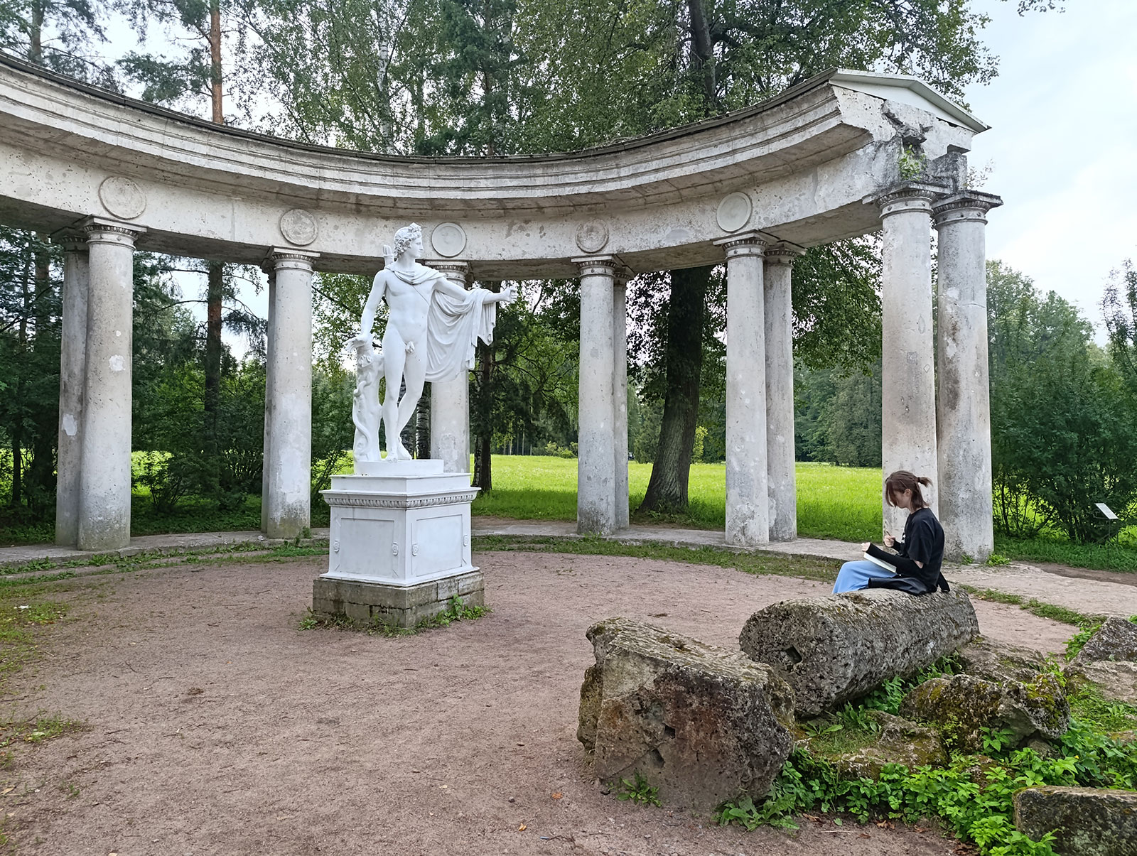 Колоннада Аполлона в Павловском парке