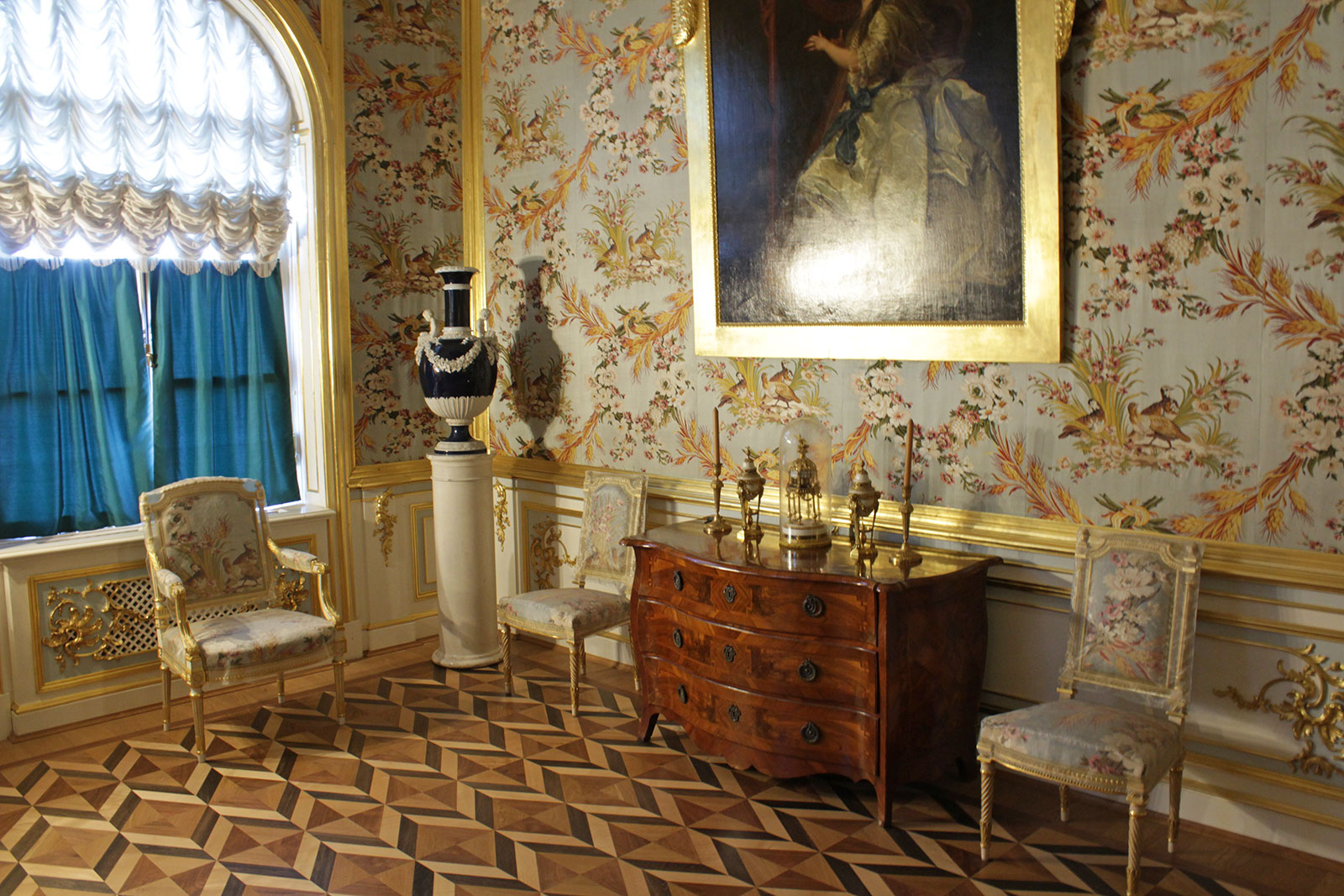 Куропаточная гостиная Петергофского дворца