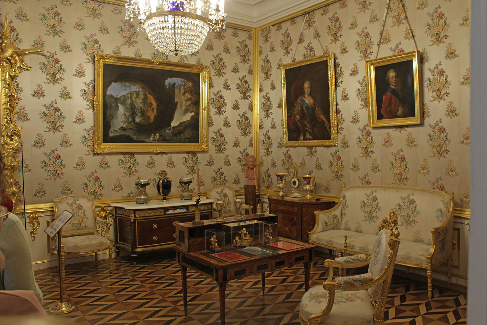 Кабинет императрицы Петергофского дворца