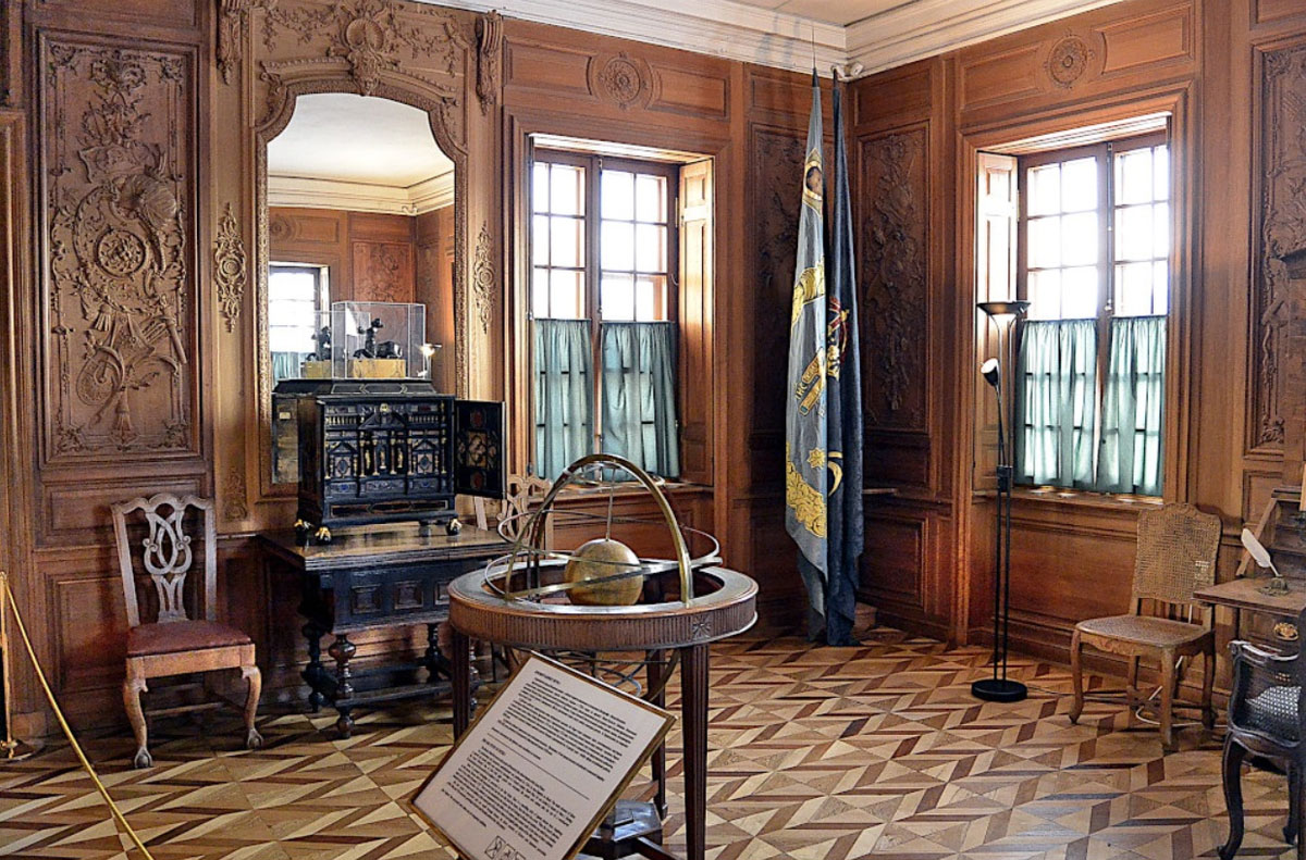 Дубовый кабинет в Петергофском дворце