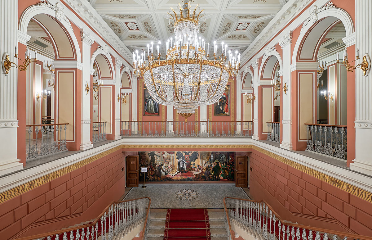 Парадная лестница особняка купцов Елисеевых в Санкт-Петербурге на Мойке