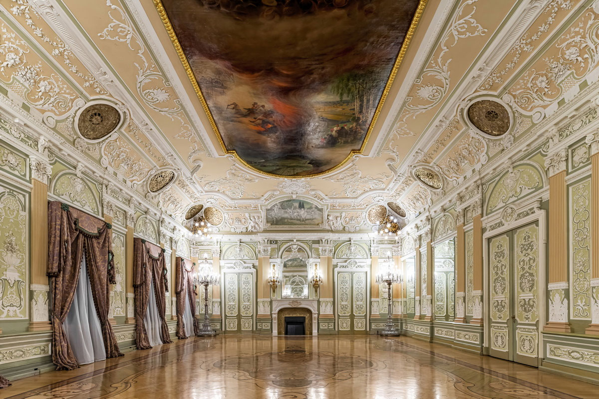 Бальный зал «Баккара» дома купцов Елисеевых в Санкт-Петербурге