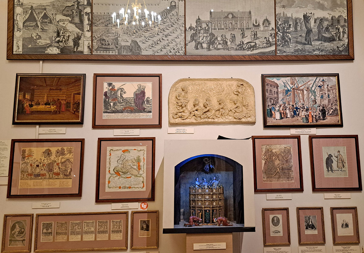 Экспозиция "Допетровский театр" Театрального музея в Санкт-Петербурге