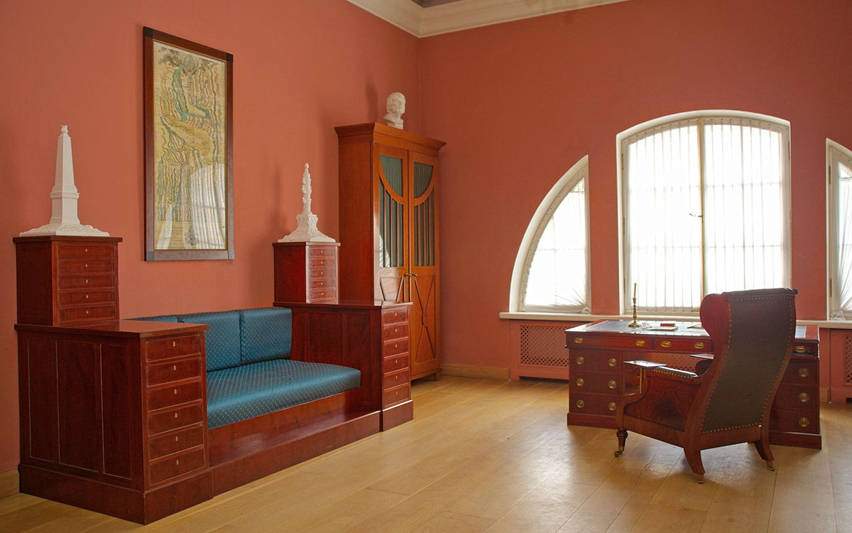 Рабочие кабинеты Державина в его усадьбе в Санкт-Петербурге на Мойке