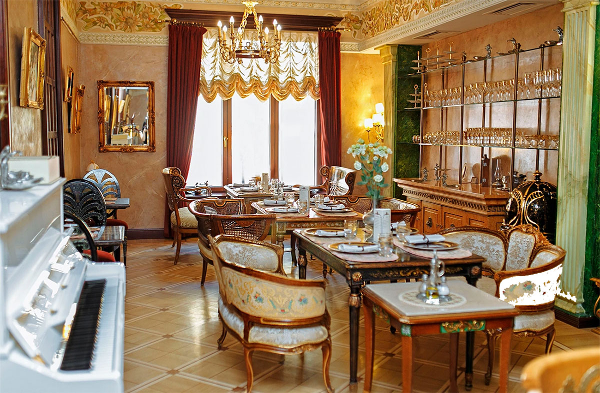 Ресторан купцов Елисеевых на 2-ом этаже Елисеевского магазина в Санкт-Петербурге