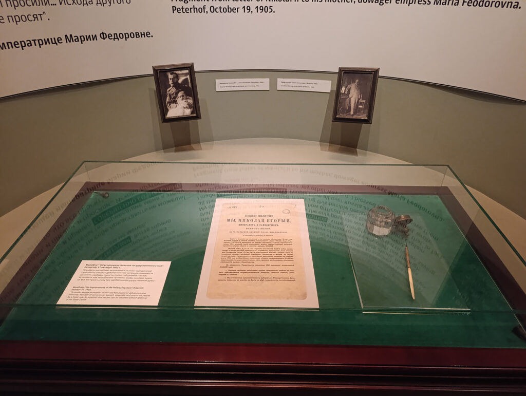 Экспозиция музея политической истории России в особняке Кшесинской в Санкт-Петербурге