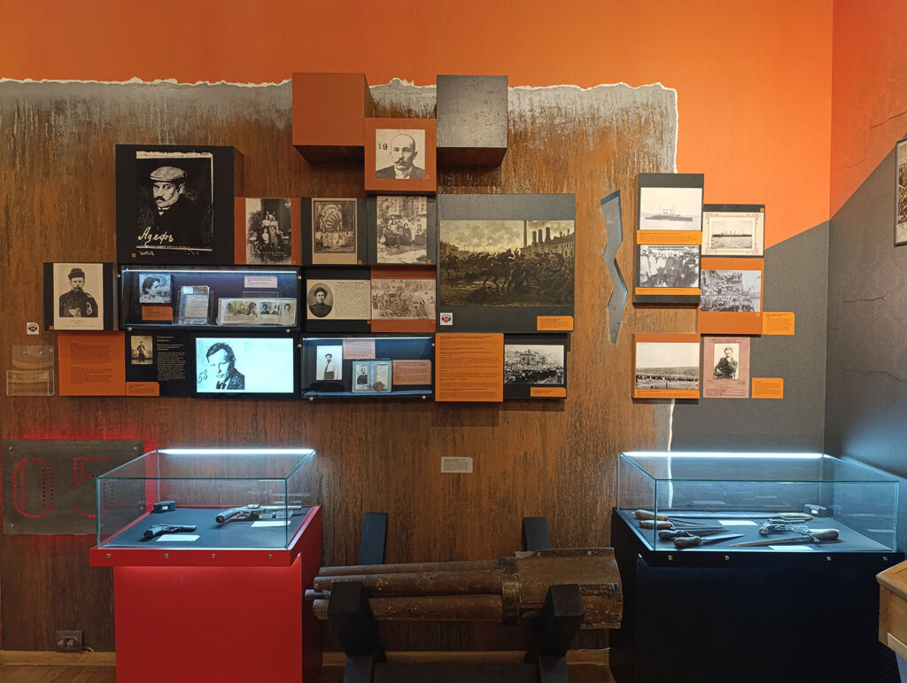 Экспозиция музея политической истории России в особняке Кшесинской в Санкт-Петербурге