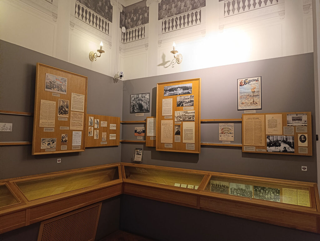 Экспозиция музея политической истории России в особняке Кшесинской в Санкт-Петербурге