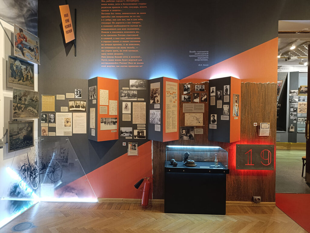 Экспозиция музея политической истории России в особняке Кшесинской в Санкт-Петербурге