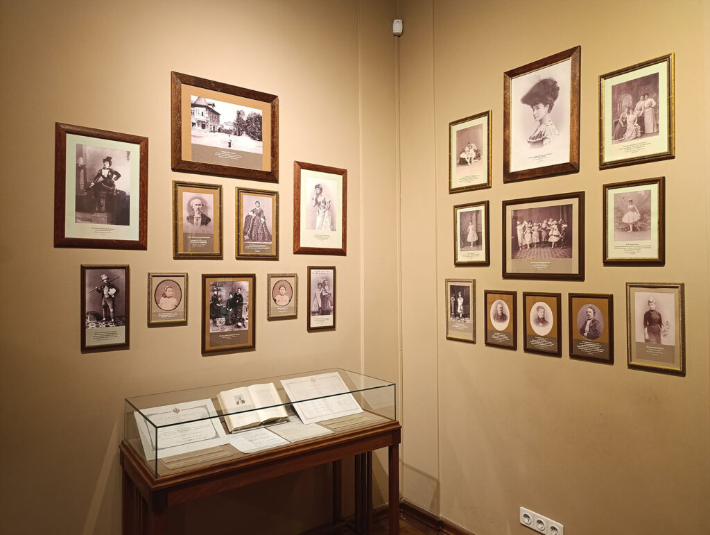 Экспозиция посвященная балерине в особняке Кшесинской в Санкт-Петербурге