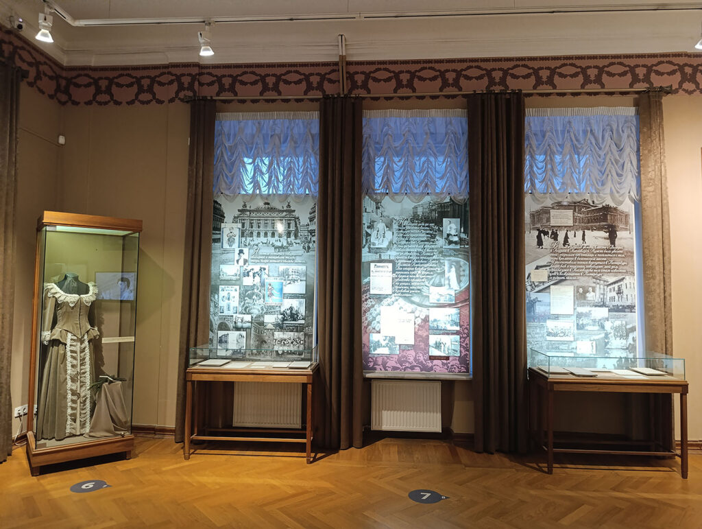 Экспозиция посвященная балерине в особняке Кшесинской в Санкт-Петербурге