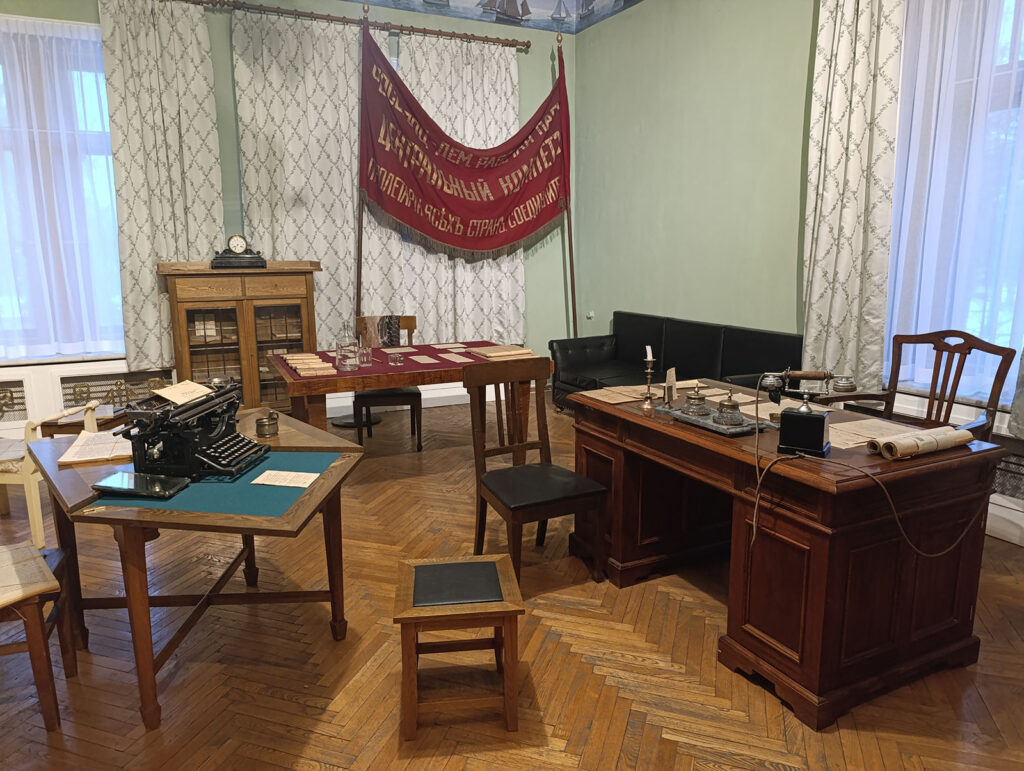 Экспозиция музея политической истории России в особняке Кшесинской в Санкт-Петербурге