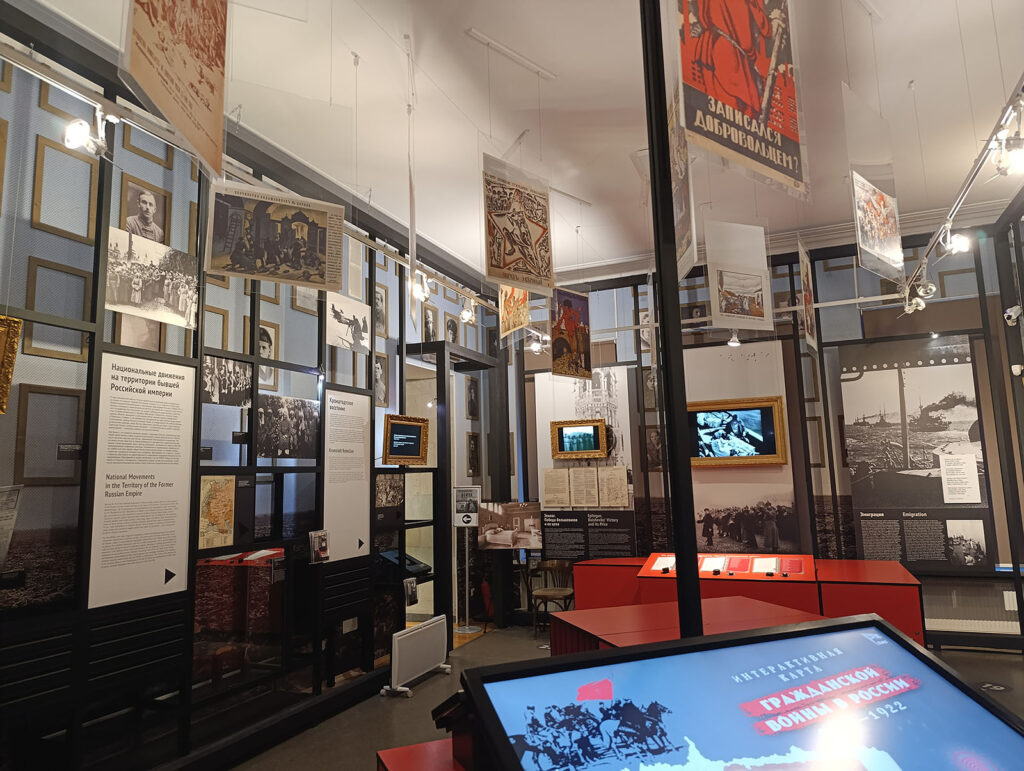 Экспозиция музея политической истории России в особняке Кшесинской в Санкт-Петербурге