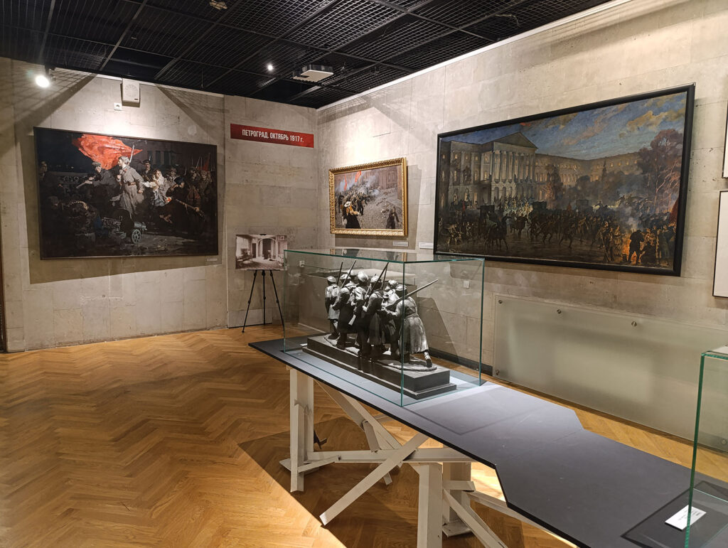 Экспозиция музея политической истории России в особняке Кшесинской в Санкт-Петербурге