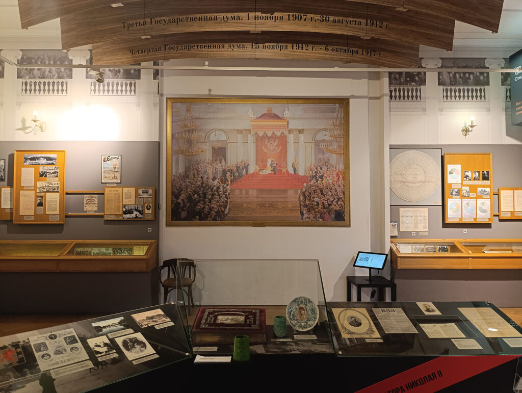 Экспозиция музея политической истории России в особняке Кшесинской в Санкт-Петербурге